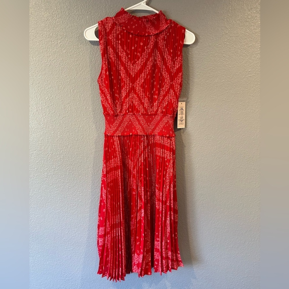 Nanette Lepore women’s Dress Size 2 Pleated Midi Red. New with tags